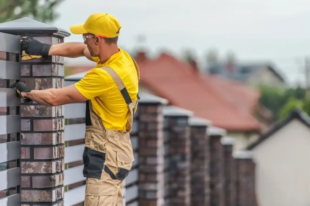 installing an aluminium slat fence