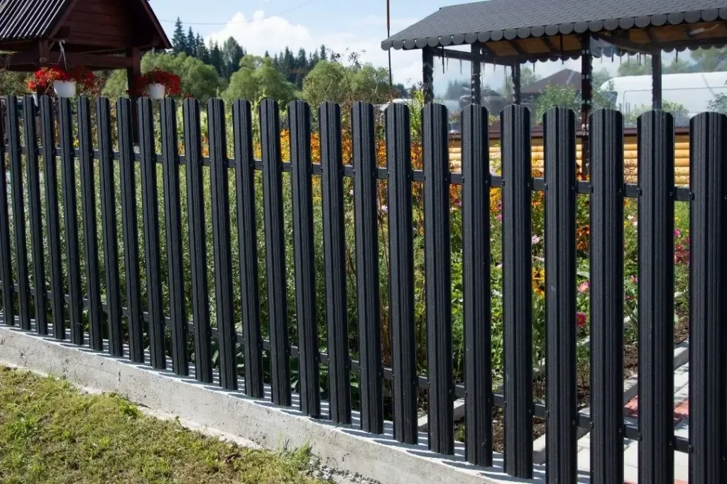 modern aluminium picket fence